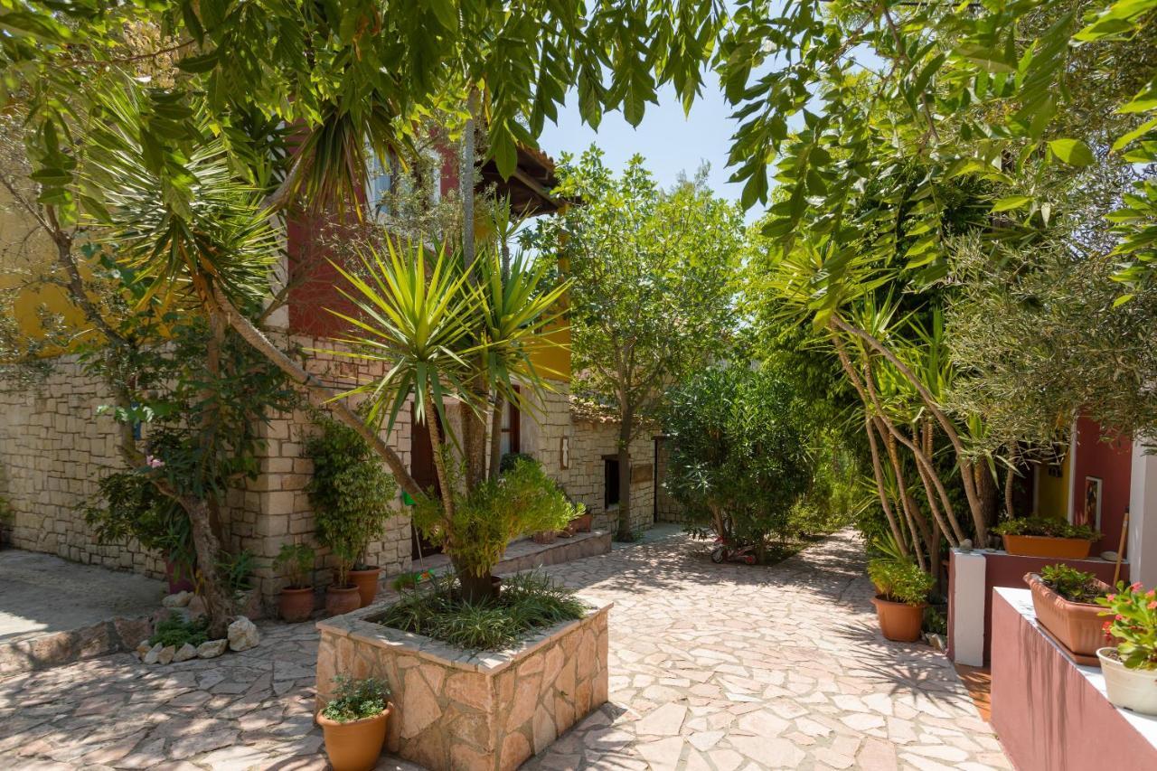 Garden Of Eden Apartment *