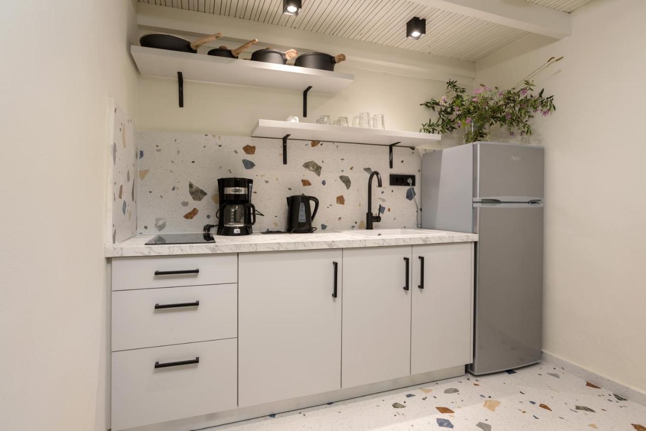 Garden Of Eden Apartment *